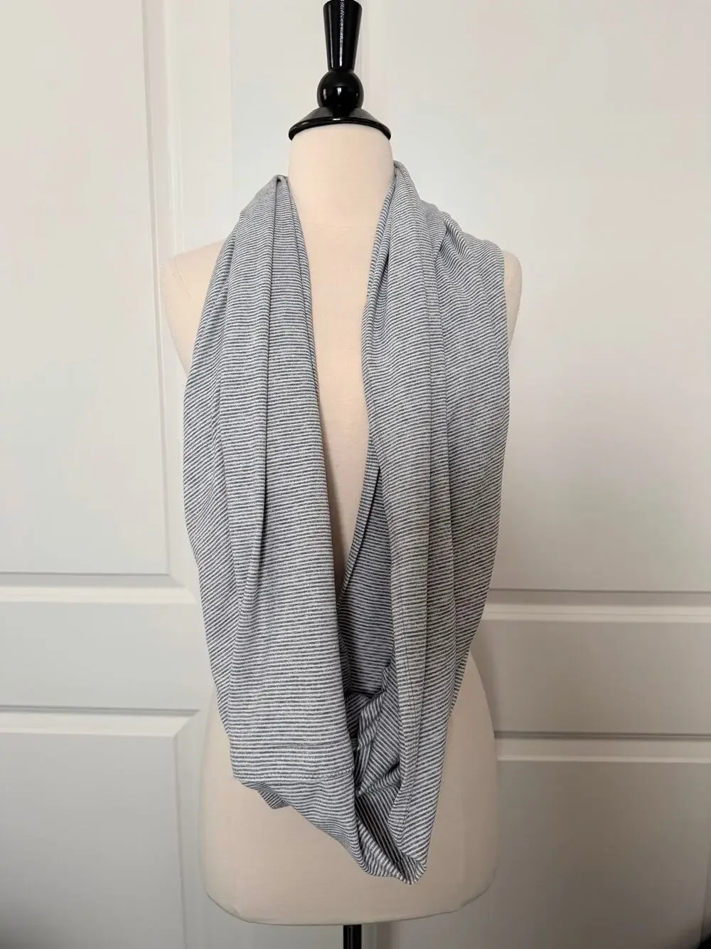 Lululemon Vinyasa Wrap multiway scarf gray white mini stripe